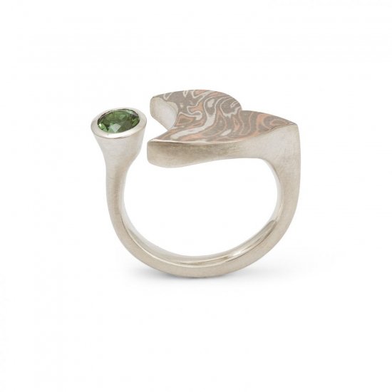 Ring »Sail« mit Mokume Gane und grünem Turmalin – Bild 2