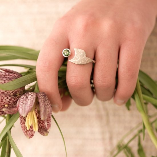 Ring »Sail« mit Mokume Gane und grünem Turmalin – Bild 4